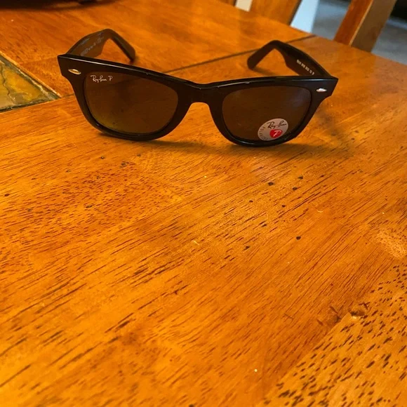 Ray-Ban Black Polarized Sunglasses - Picture 2 of 5